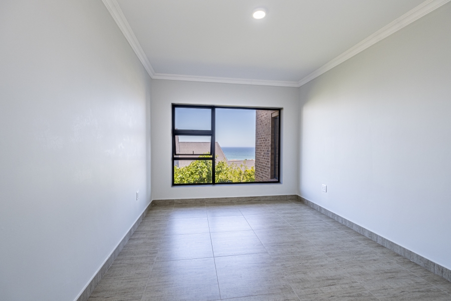 4 Bedroom Property for Sale in Wavecrest Eastern Cape